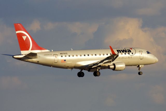 Embraer 170/175 (N613CZ) - Nov. 2, 2008.