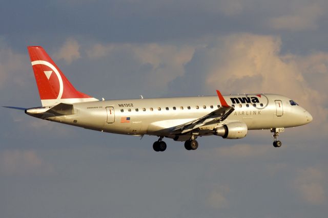 Embraer 170/175 (N613CZ) - Nov. 2, 2008.