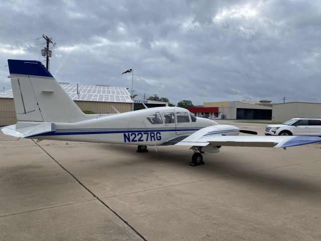 Piper Apache (N227RG)