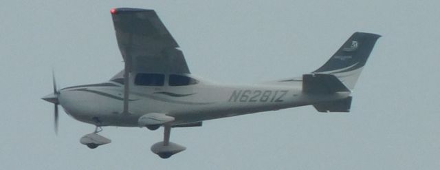 Cessna Skylane (N6281Z) - Over McMinnville, Oregon afternoon of 4th December 2017.