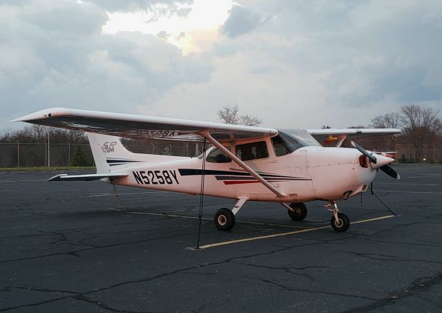 Cessna Skyhawk (N5258Y)