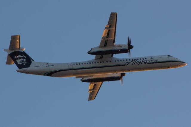 de Havilland Dash 8-400 (N433QX)