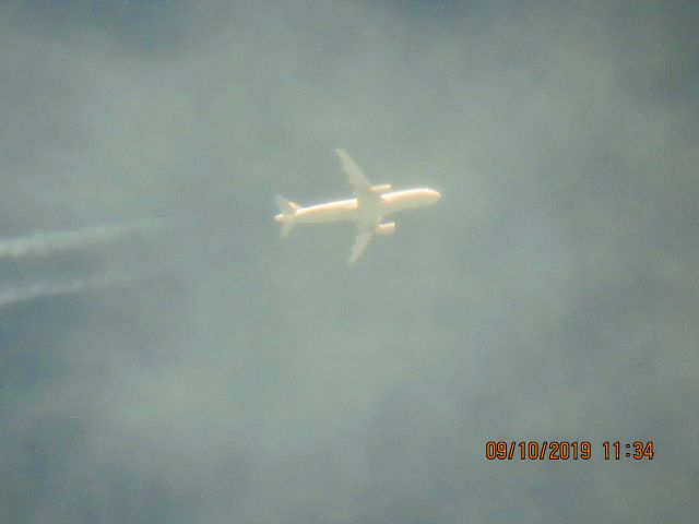 Airbus A320 (N466UA)