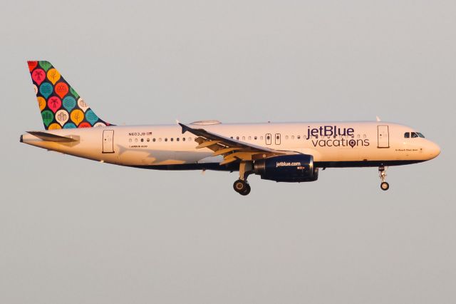 Airbus A320 (N603JB)