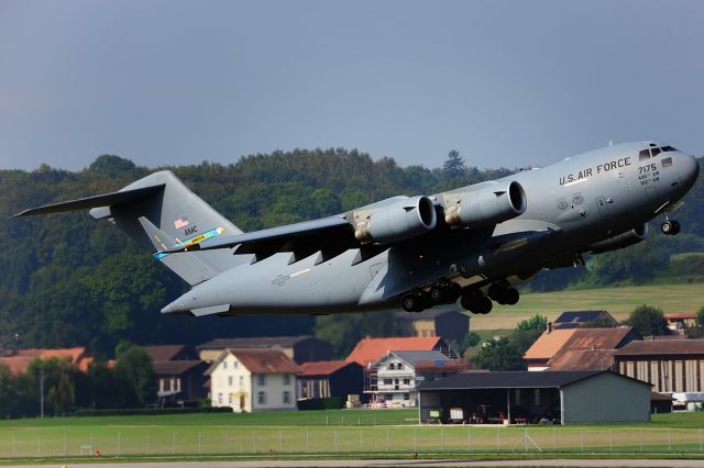 Boeing Globemaster III (07-7175) - Taking off after delivery of AIM-120C AMRAAM missiles