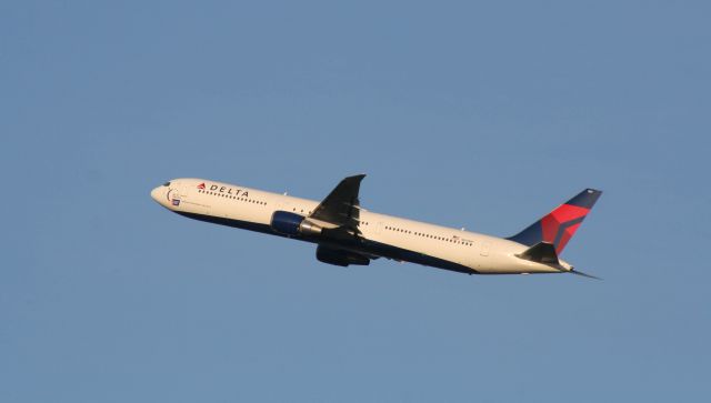 BOEING 767-400 (N841MH)