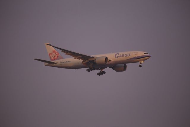 BOEING 777-200LR (B-18771)