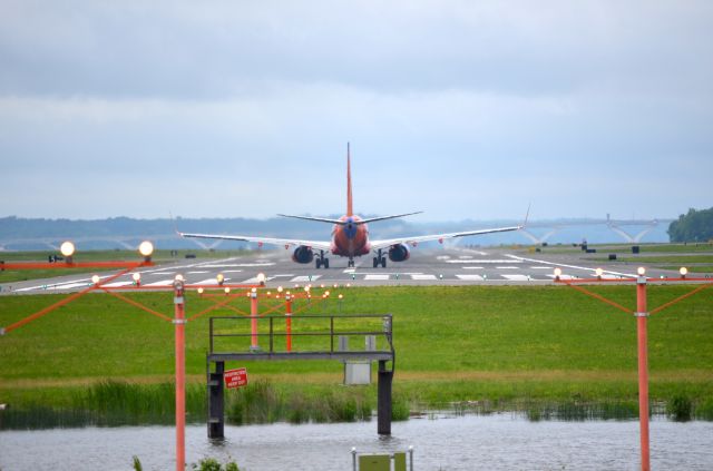 Boeing 737-700 (N946WN)