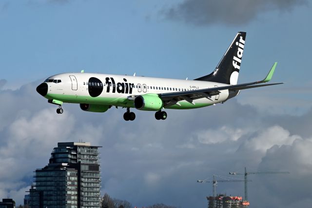 Boeing 737-800 (C-FFLJ)