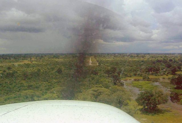 ZS-AVB — - Final approach on the old Vumbura airstrip, Okavango, Botswana. Runway is very good now after re-contruction.