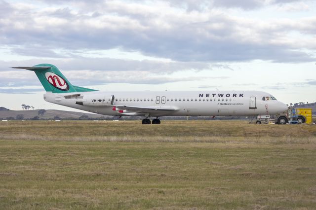 Fokker 100 (VH-NHP) - Network Aviation (VH-NHP) Fokker 100 at Wagga Wagga Airport.