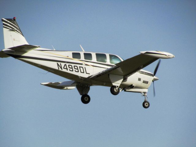 Beechcraft Bonanza (N499DL) - Landing RWY 20R