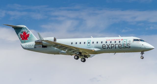 Canadair Regional Jet CRJ-200 (C-GXJA)