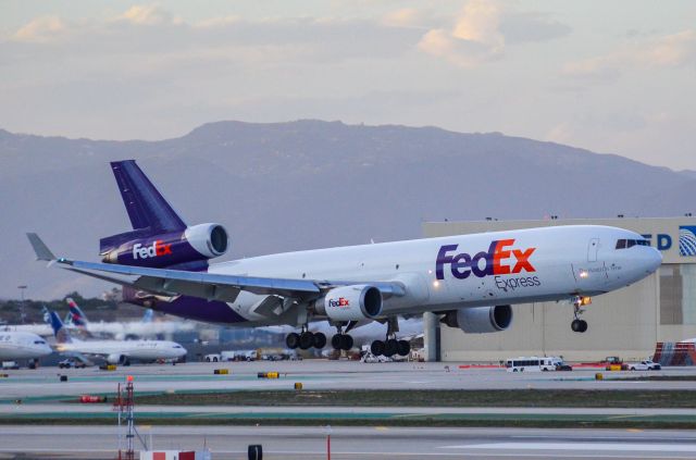 Boeing MD-11 (N593FE)