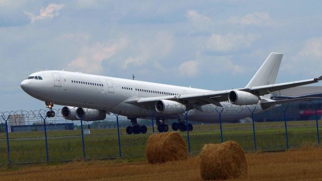 Airbus A340-300 (OO-ABE)