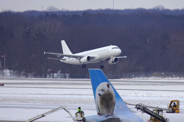Airbus A320 (EI-GUH) - JTN315 departing RWY 6L behind Kit the Kermode Bear, a new Frontier A320neo on 2 Feb 2021.