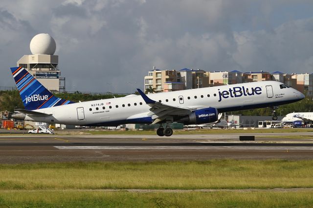 Embraer ERJ-190 (N374JB) - photo date: 18-JAN-2014