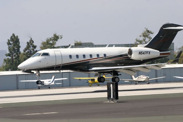 Bombardier Challenger 300 (N547FX)