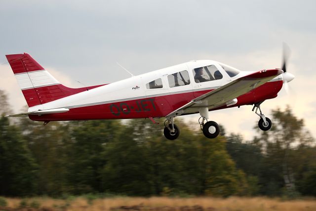 Piper Cherokee (OO-JET)