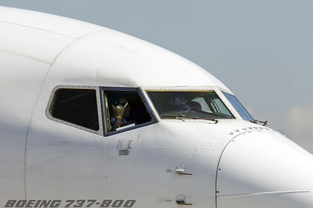 Boeing 737-800 (PR-GTR) - Hang Loose for you too, Mr.First Officer!