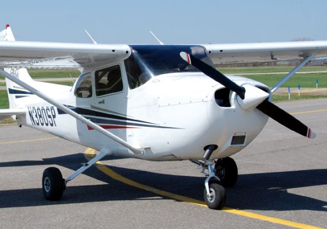 Cessna Skyhawk —