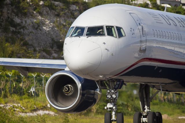 Boeing 757-200 (N204UW)