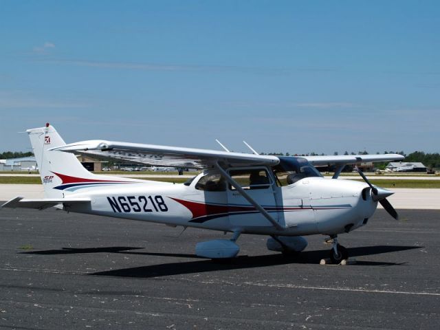 Cessna Skyhawk (N65218)