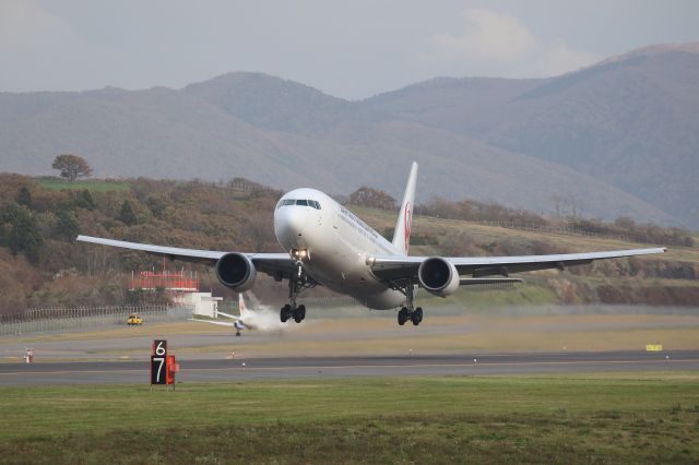 BOEING 767-300 (JA8988) - October 27th 2018;HKD-HND.