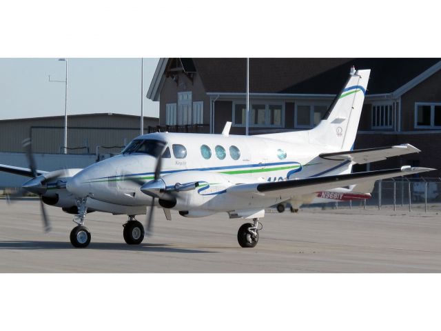 Beechcraft King Air 90 (N824AC)