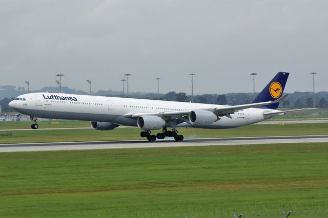 Airbus A340-600 (D-AIHX) - AIRBUS A340-642X,Lufthansa,EDDM Franz Josef Strauß Airport Munich,Germany,04.August 2011