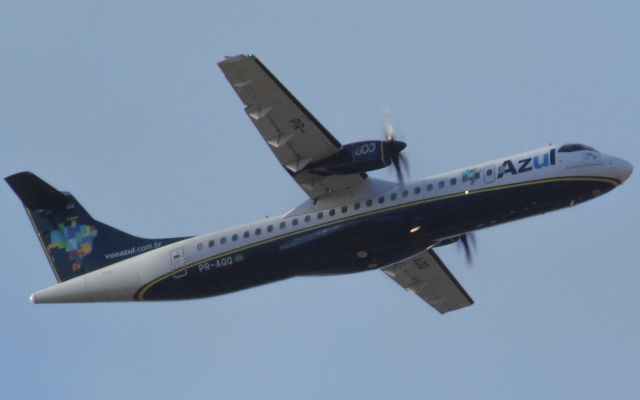 ATR ATR-72 (PR-AQQ) - Takeoff RWY30