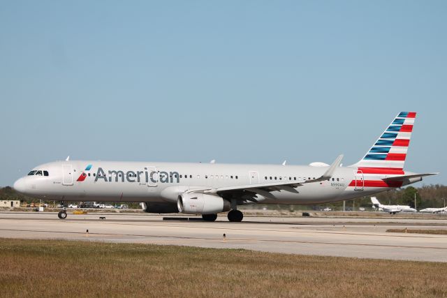 Airbus A321 (N990AU) - American Flight 1935 taxis at Southwest Florida International Airport prior to flight to Charlotte-Douglas International Airport (12/12/24)