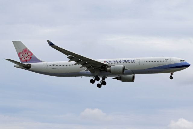 Airbus A330-300 (B-18307)