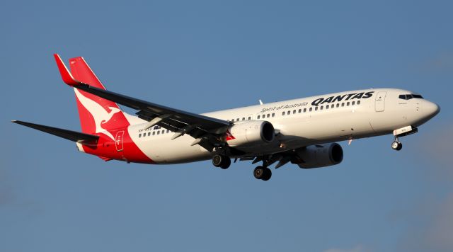 Boeing 737-800 (VH-VXU) - "Wollongong" Short Final To 16R