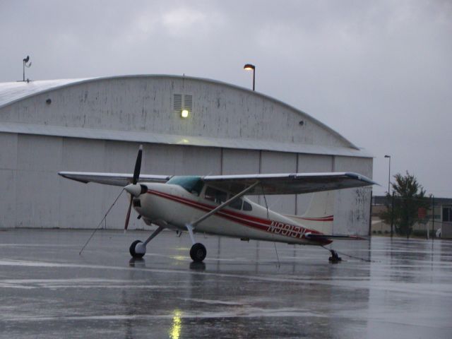 Cessna Skywagon 180 (N9913V)