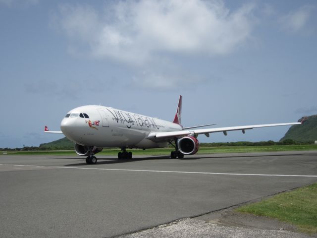 Airbus A330-300 (G-VLUV) - tlpl