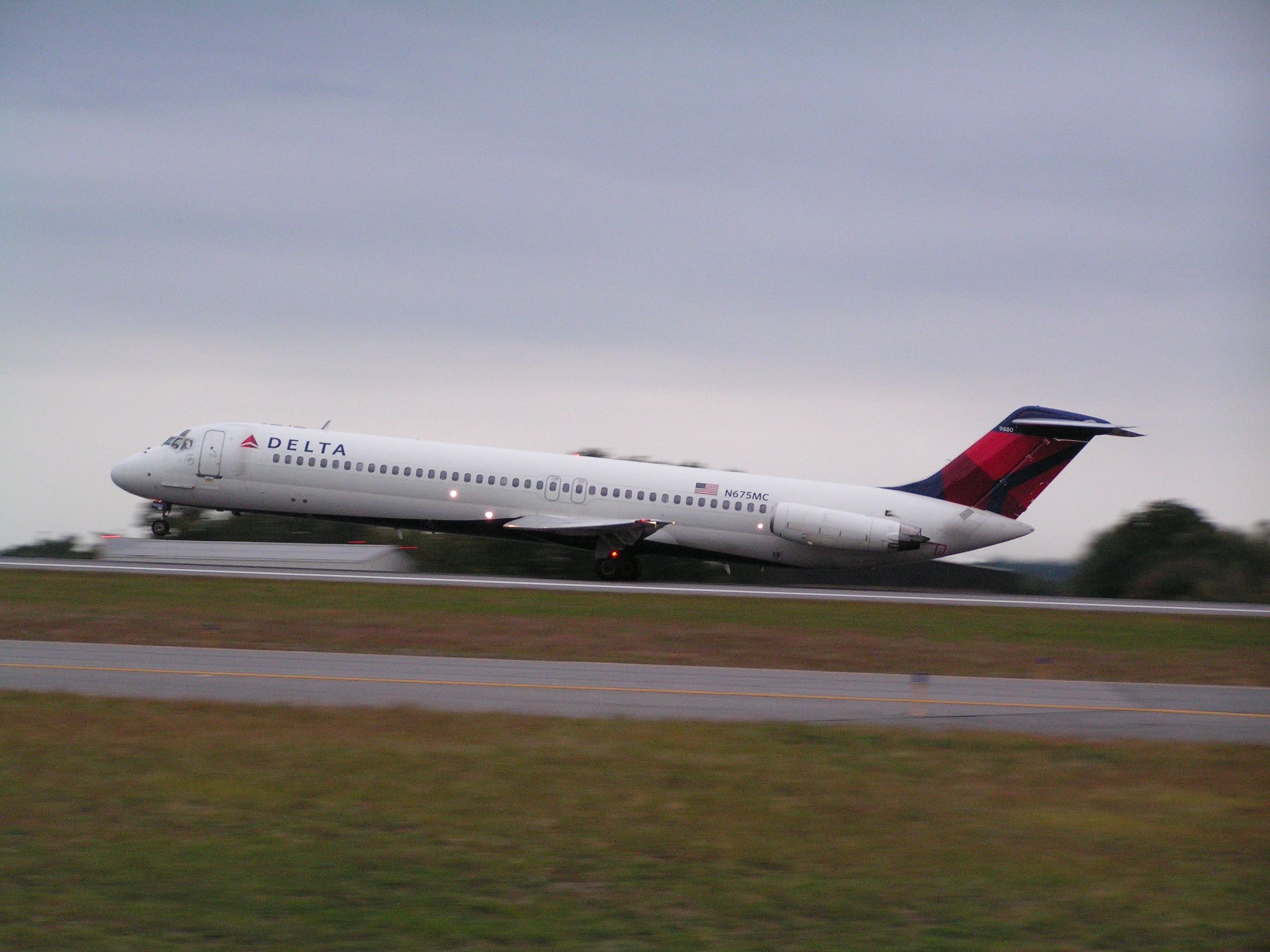 McDonnell Douglas DC-9-50 (N675MC)