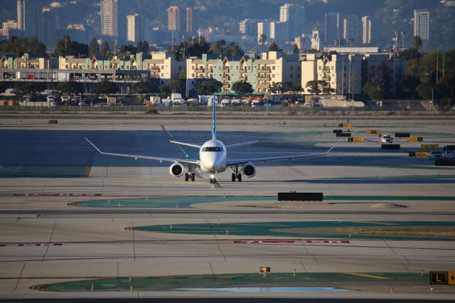 EMBRAER 175 (long wing) (N646QX)