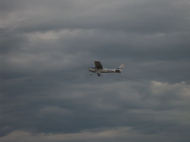 Cessna Skylane (N993GA) - Taking off RWY32