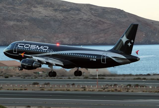 Airbus A320 (LY-COM) - October, 2012