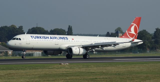 Airbus A321 (TC-JSM)