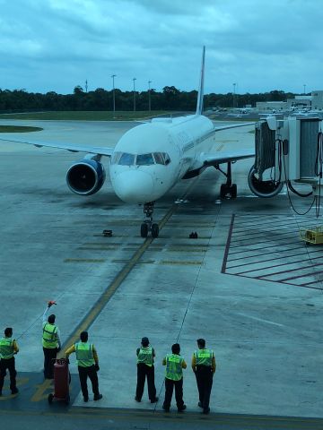 Boeing 757-200 (N672DL)