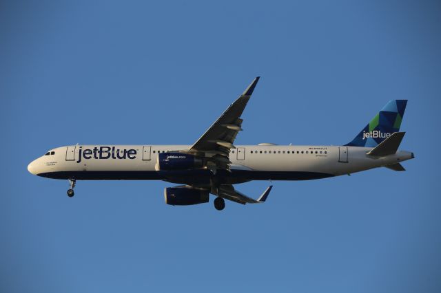 Airbus A321 (N962JT)