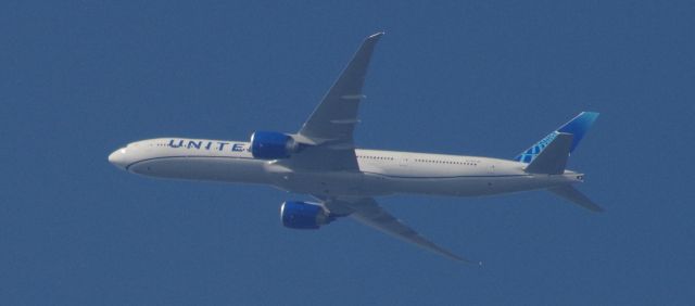 Boeing 757-200 — - CLARK, NEW JERSEY, USA-AUGUST 09, 2020: Seen flying over Clark, New Jersey, shortly after taking off from Newark Liberty, was this United Air Lines 757.