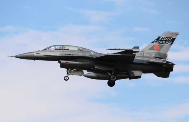 Lockheed F-16 Fighting Falcon (92-3925)
