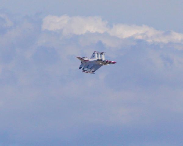 Lockheed F-16 Fighting Falcon — - F16 thunderbirds performing at Tampa Air Fest  Air Show at MacDill Airbase March 2024