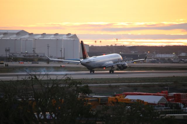 Airbus A220-300 (C-GJXY)