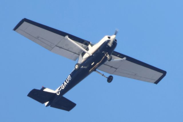 Cessna 152 (C-GAUB) - C-GAUB Cessna Commuter 152 Cargair Aviation Inc. Survolant la ville de Lavaltrie QC. Le 15-12-2024 à 13:14.