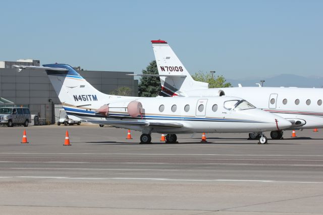 Hawker 800 (N451TM)