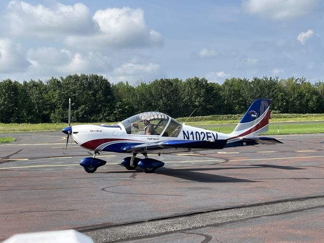 EVEKTOR SportStar (N102EV) - N102EV (EVSS) arriving at Quakertown Airport (KUKT)br /Photo Date: July 8, 2023